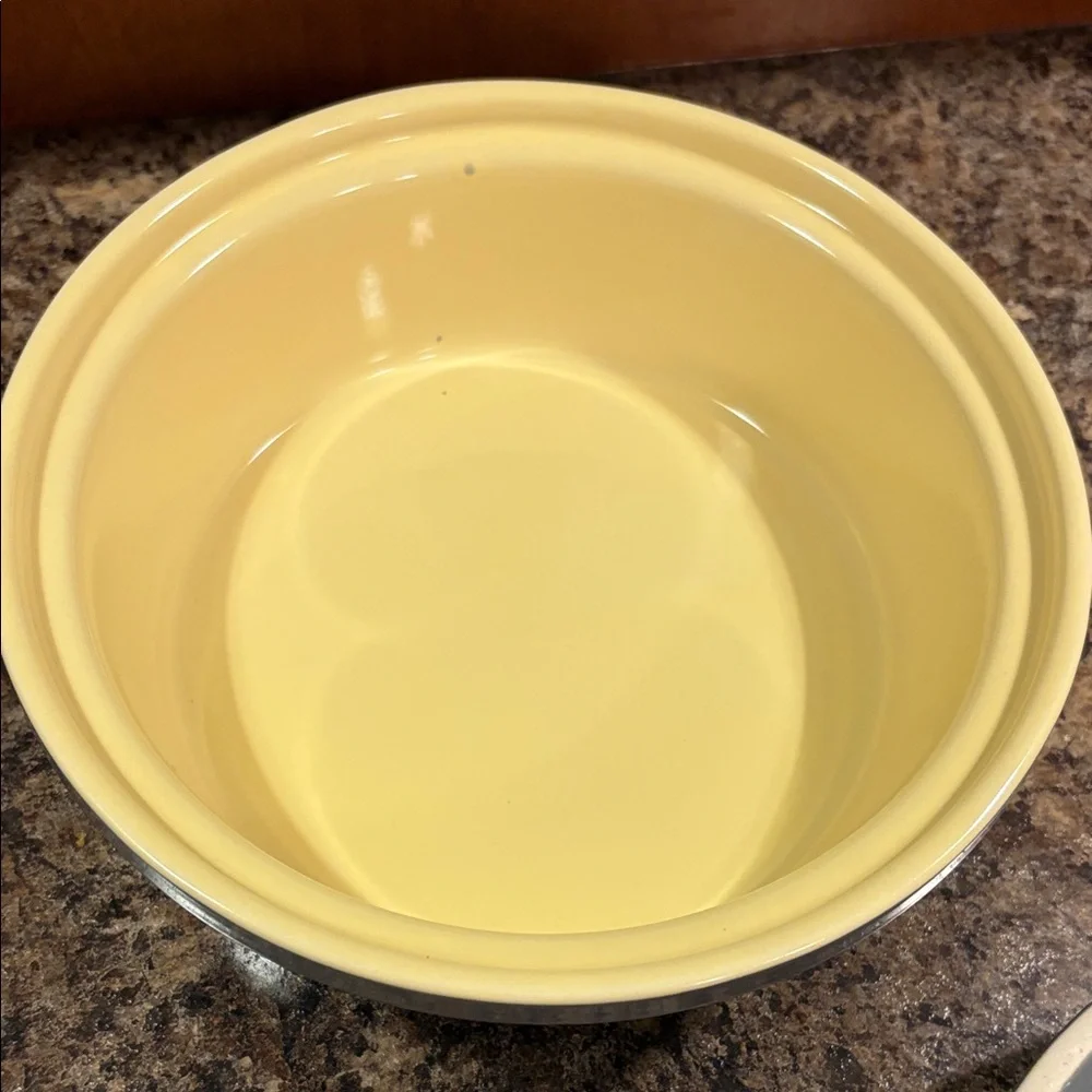 NWT PARINI 2 PC STONEWARE SERVING DISHES, WHITE AND GRAY, WITH LIDS